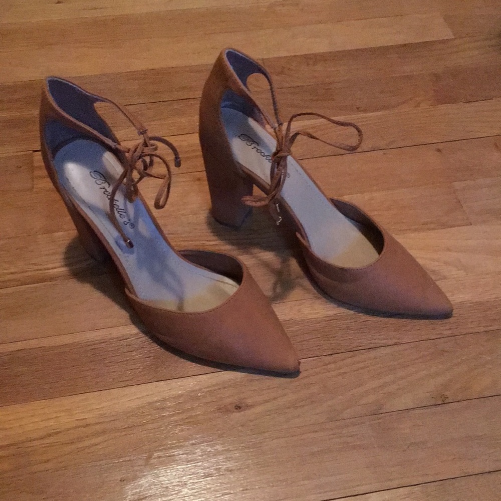 Size 9 high heels; tie at the ankle